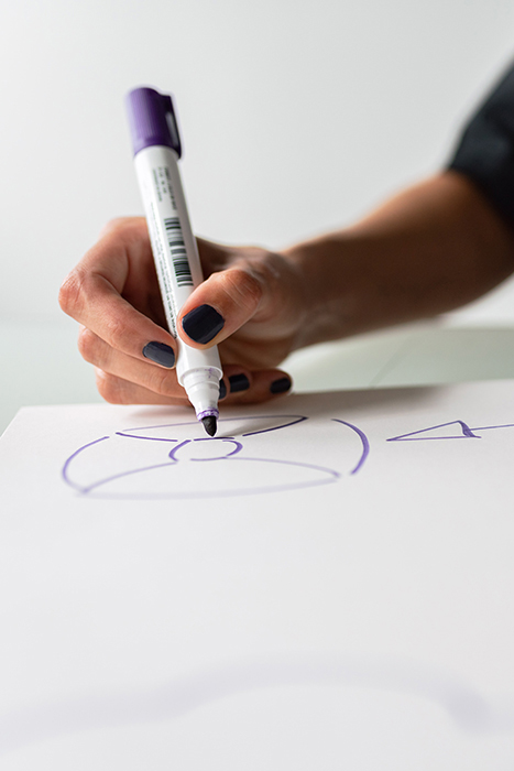 Ad+Obal - Handschlag mit Händwerker für Marketingmaßnahmen